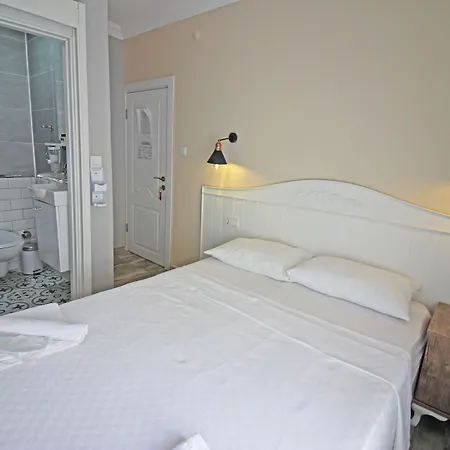 فندق Hambarli بوزجادا